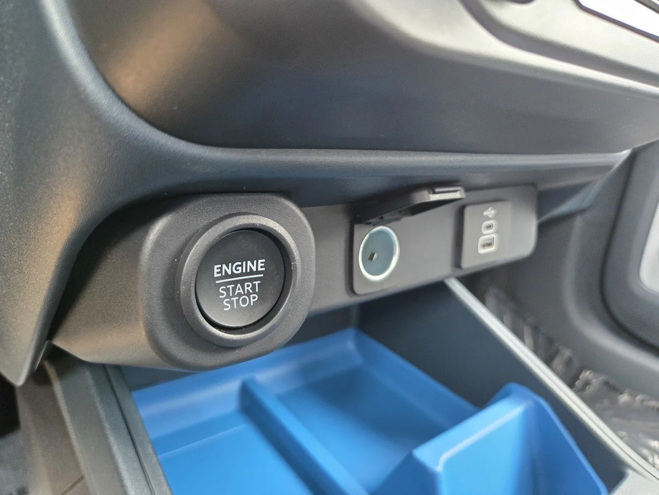 New 2026 Carbonized Gray Metallic Ford XLT image 14