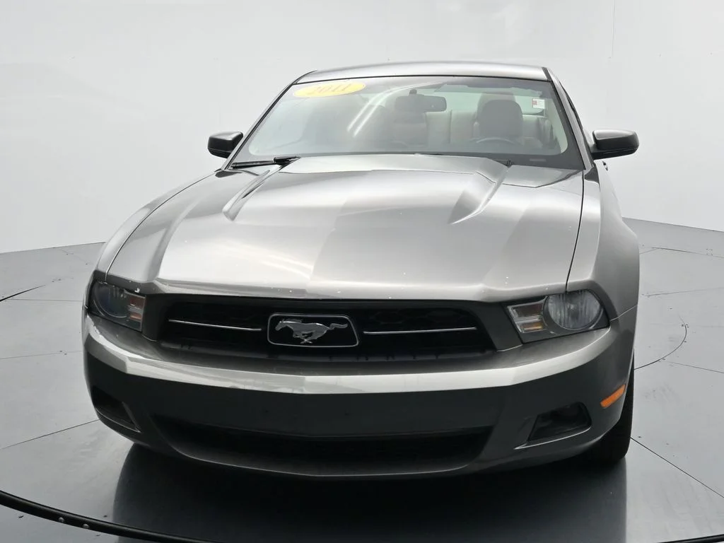 Used 2011  Ford V6 Premium image 2