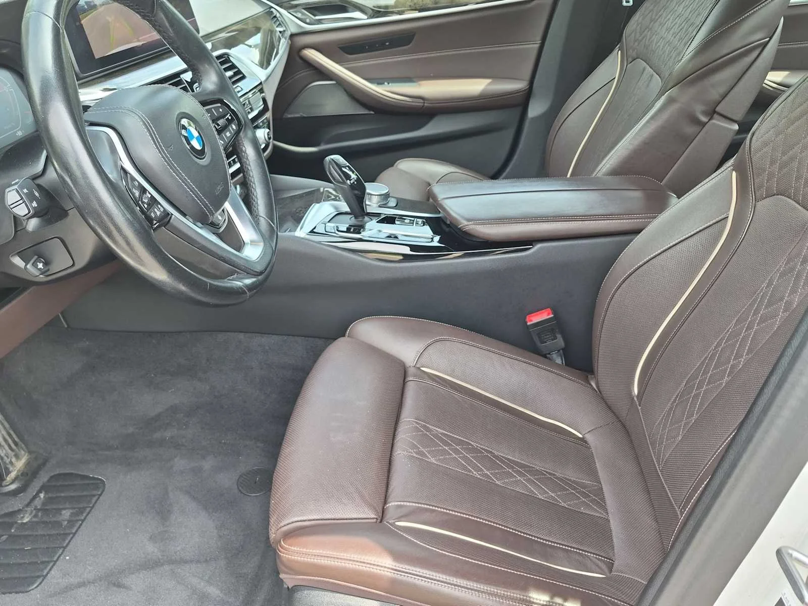 Used 2021 Alpine White BMW 540i xDrive image 16