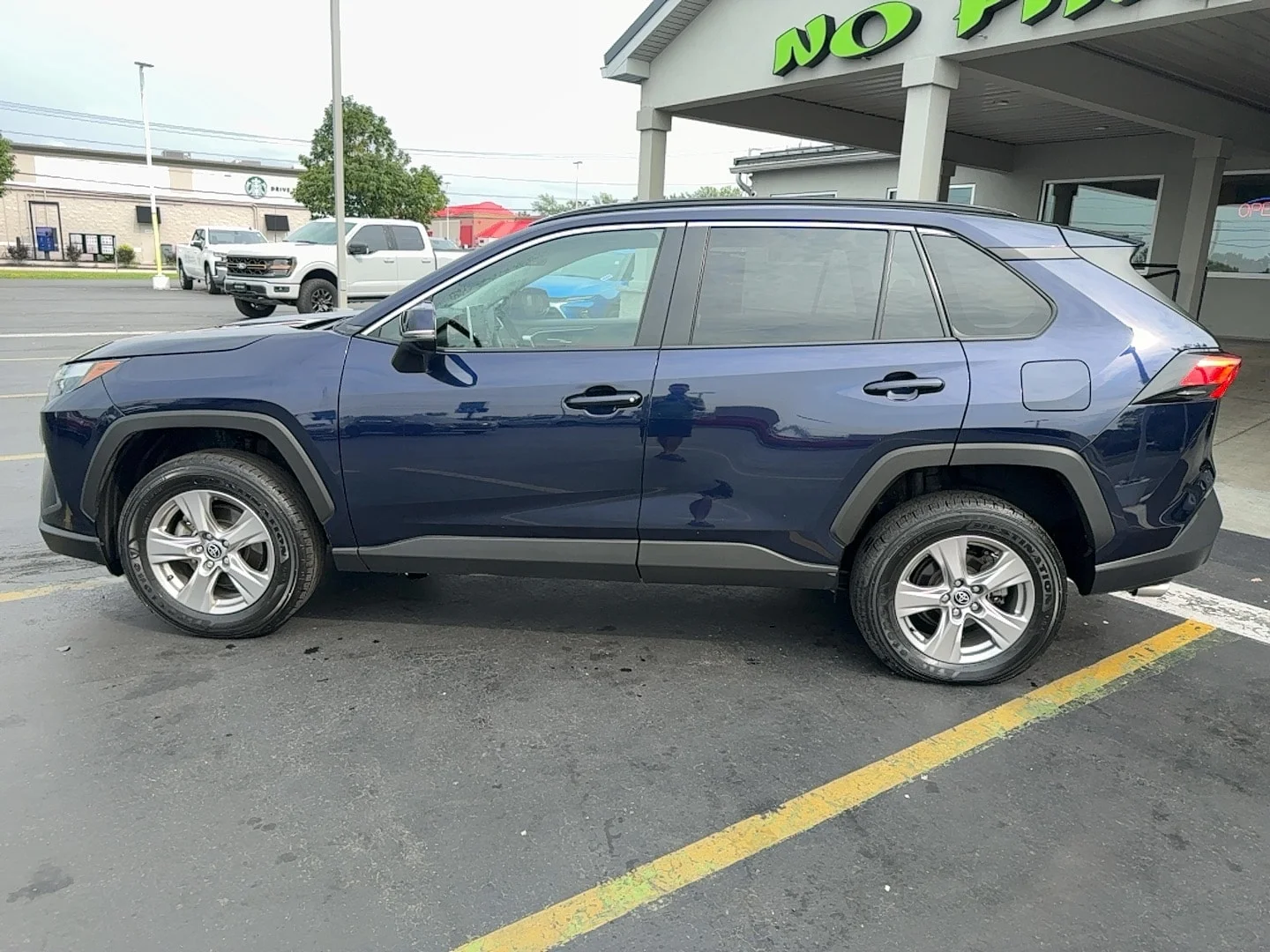 Used 2025 Blue Toyota XLE image 3