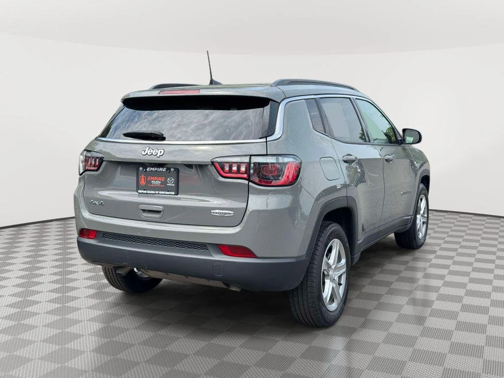 Used 2024 Sting-Gray Clearcoat Jeep Latitude 4x4 image 4