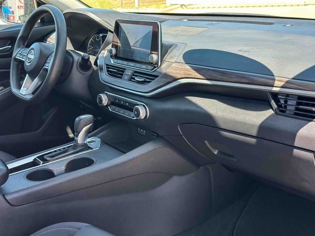 2025 Nissan Altima SV - Photo 21