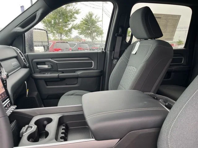 New 2026 Molten Red Pearl-Coat Exterior Paint RAM Big Horn image 9