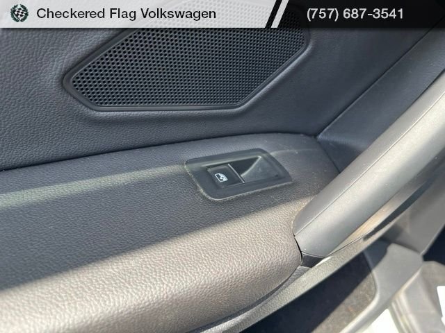 Used 2019 Pure White Volkswagen 2.0T SEL Premium 4Motion image 26