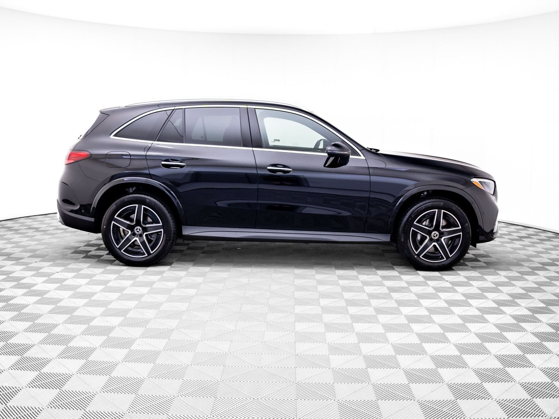 New 2026 Black Mercedes-Benz GLC 300 image 6