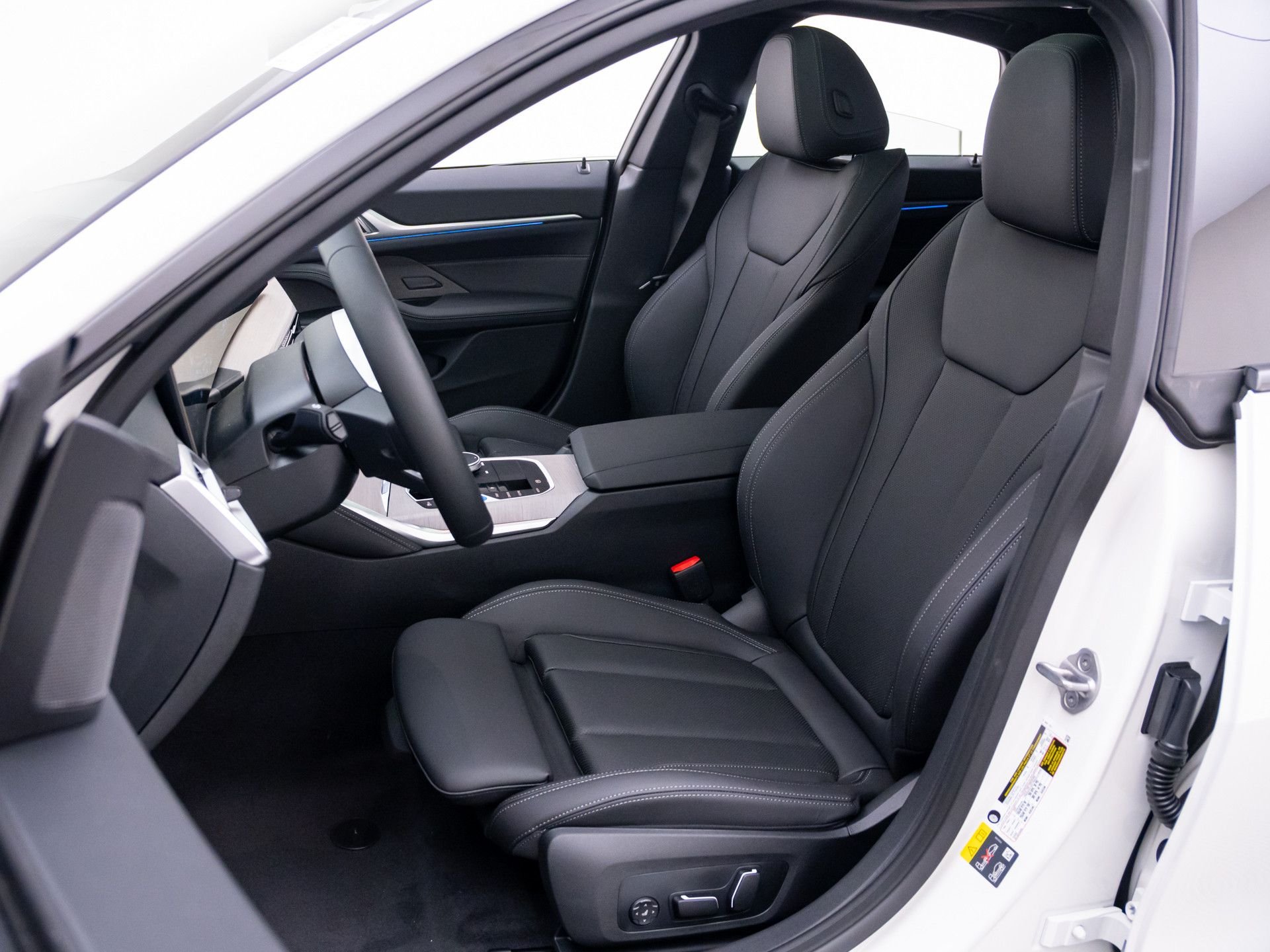 New 2026 Alpine White BMW xDrive40 image 17