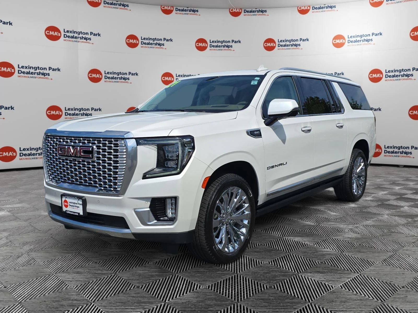 Used 2021 White Frost Tricoat GMC Denali image 3