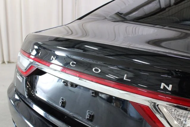 Used 2017 Black Lincoln Select image 31