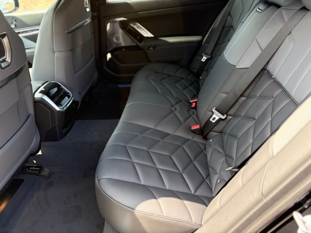 2025 BMW 7 Series 760i - Photo 19