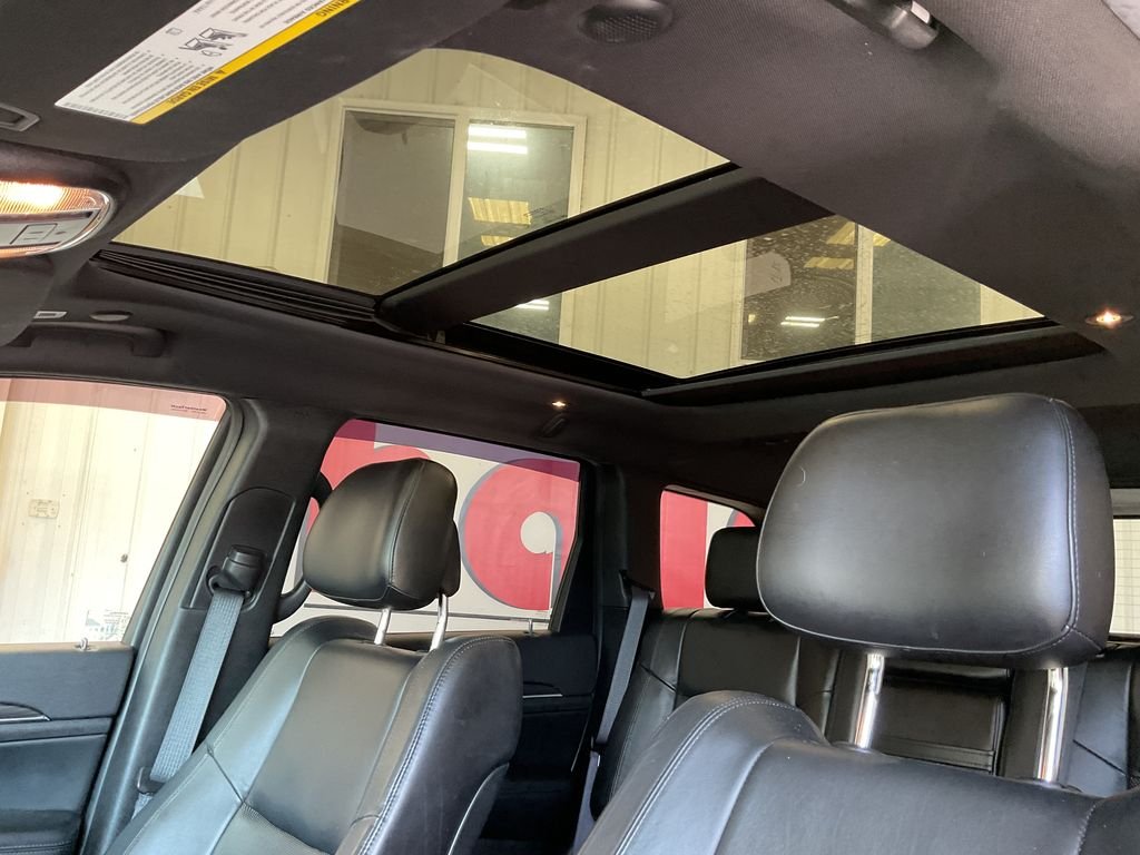 Used 2019 Gray Jeep Limited image 30
