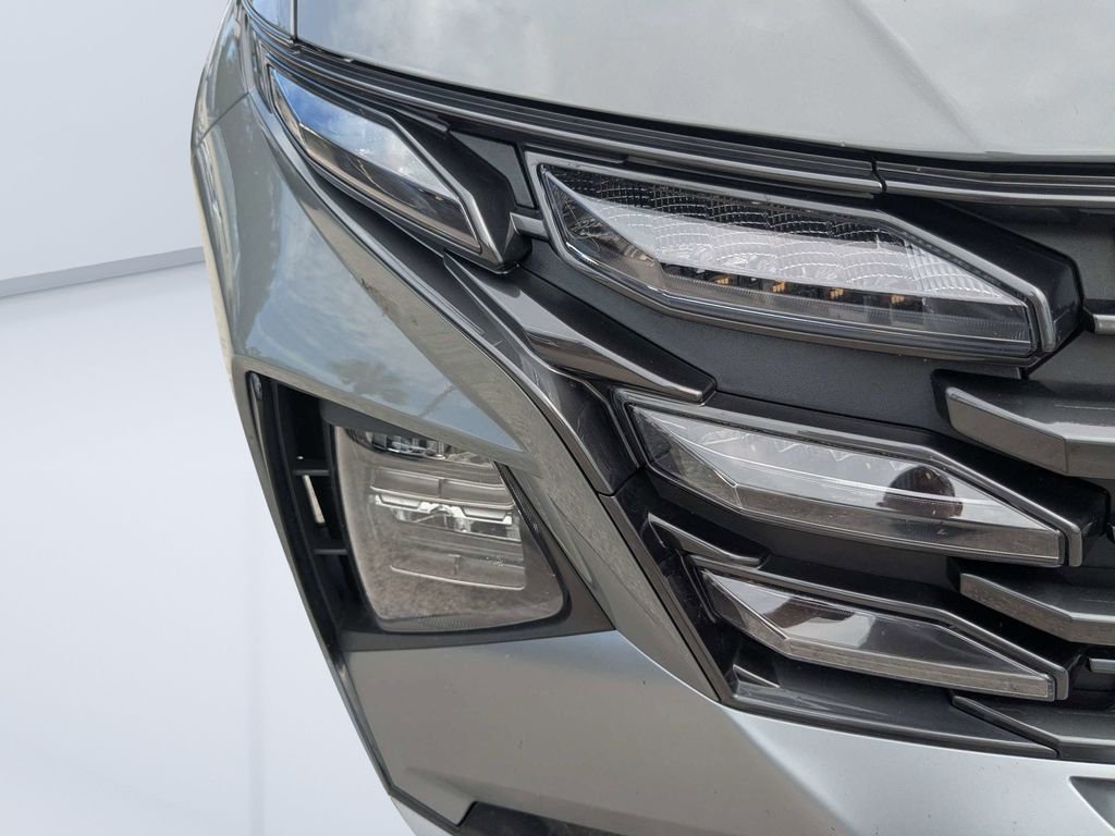 Used 2025 Gray Hyundai SEL Convenience image 9