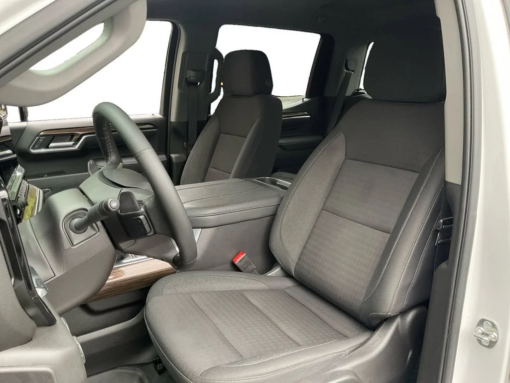 Used 2025 Summit White Chevrolet LT Trail Boss image 27
