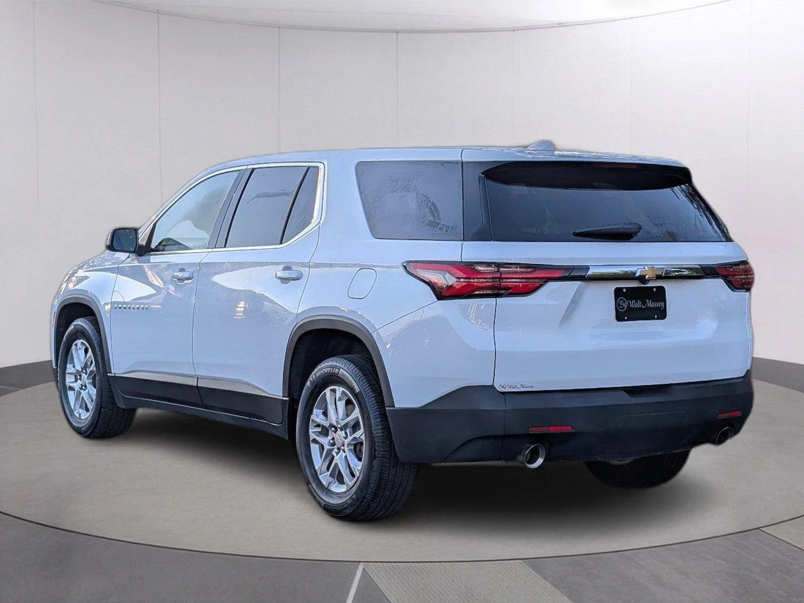 Used 2022 SUMMIT WHITE Chevrolet LS image 3