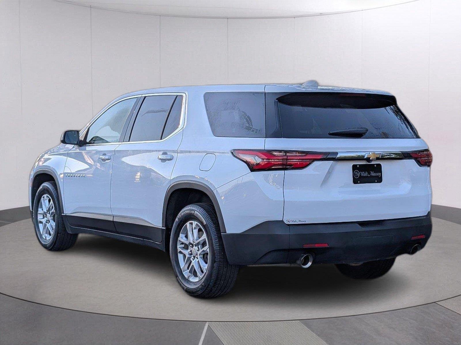 Used 2022 SUMMIT WHITE Chevrolet LS image 3