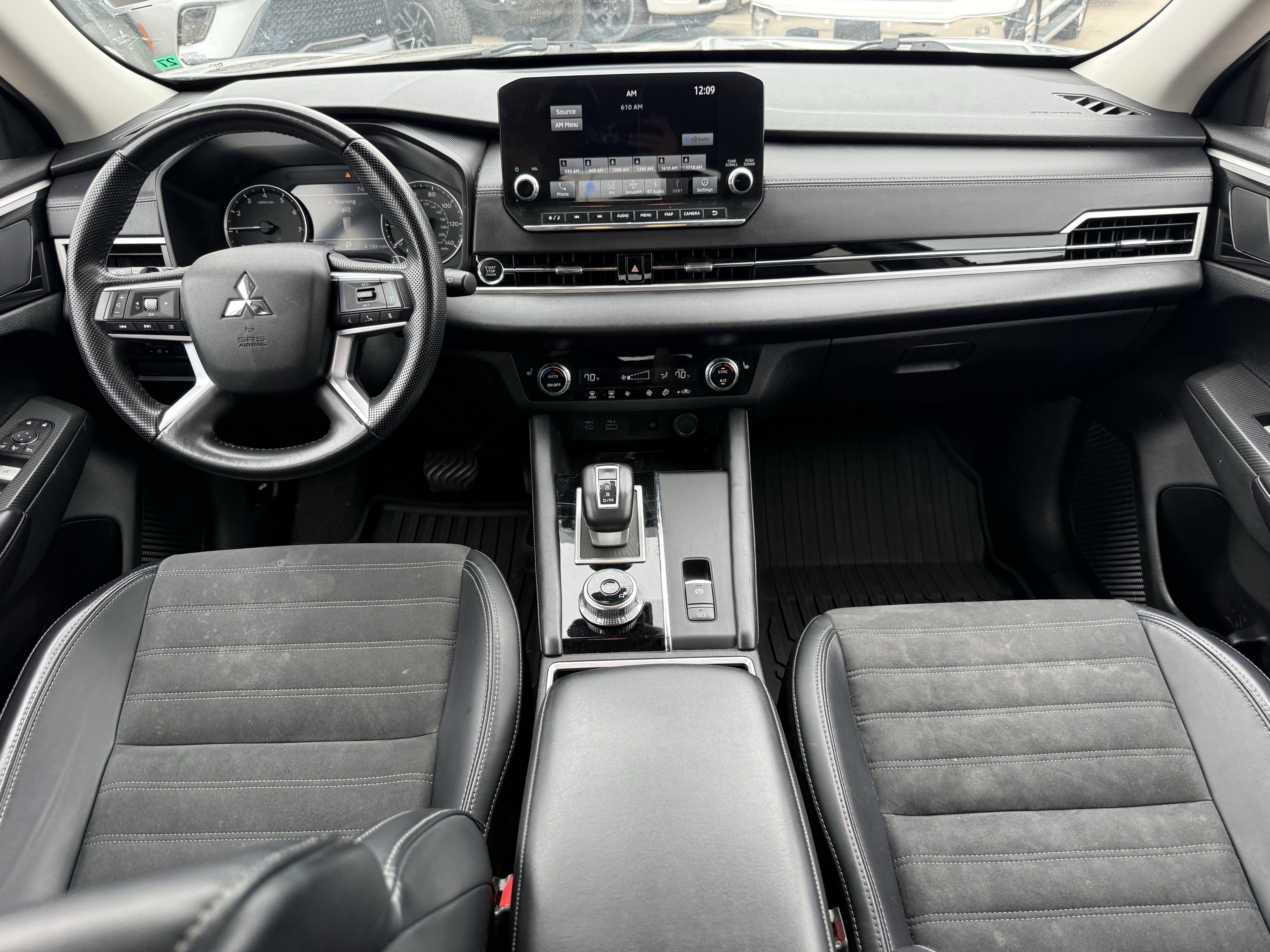 Used 2024 Gray Mitsubishi SE image 12