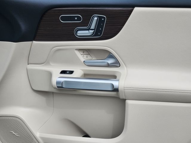 Used 2026 White Mercedes-Benz GLB 250 image 21