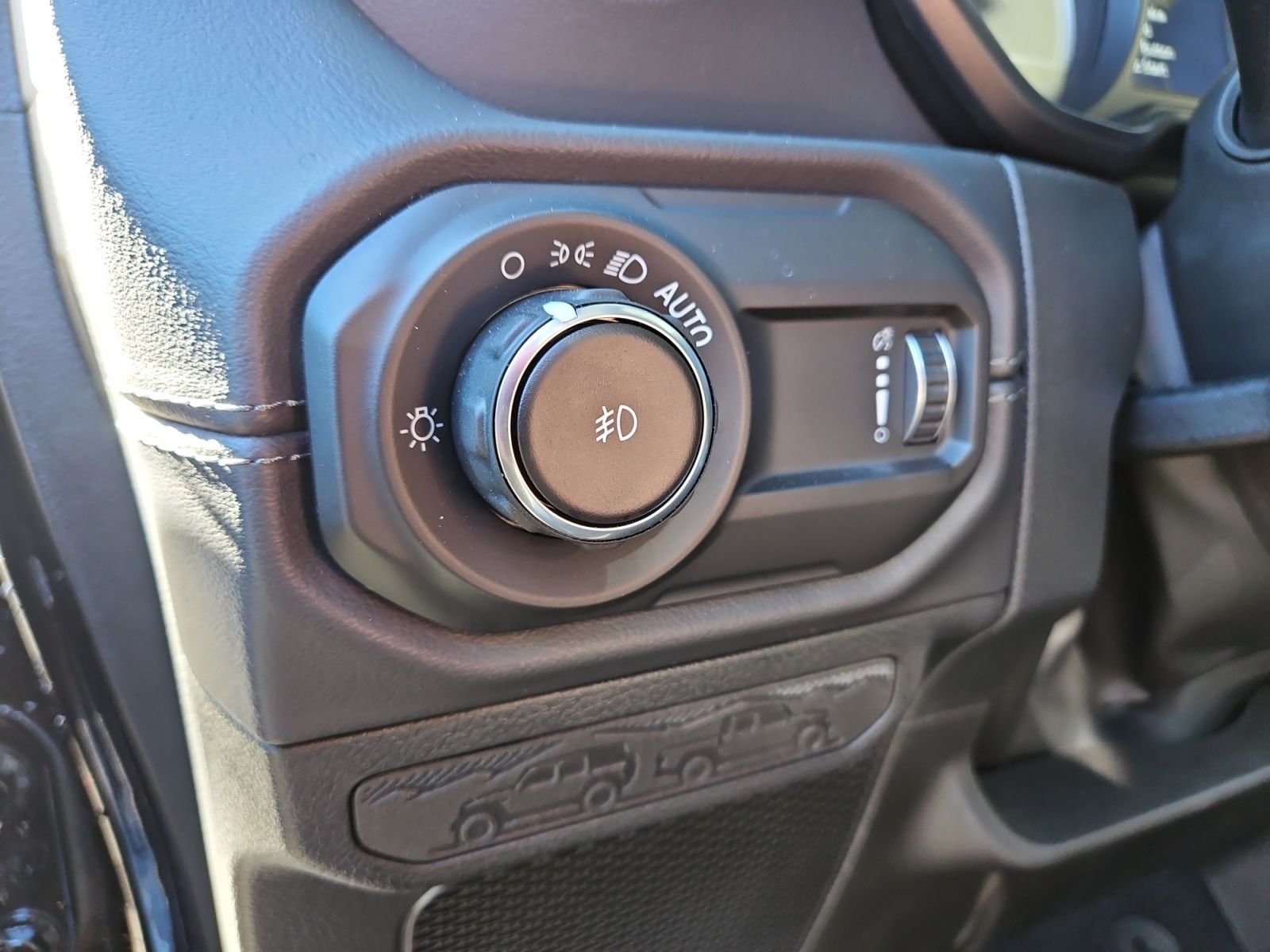 2025 Jeep Wrangler 4-Door Sahara - Photo 23