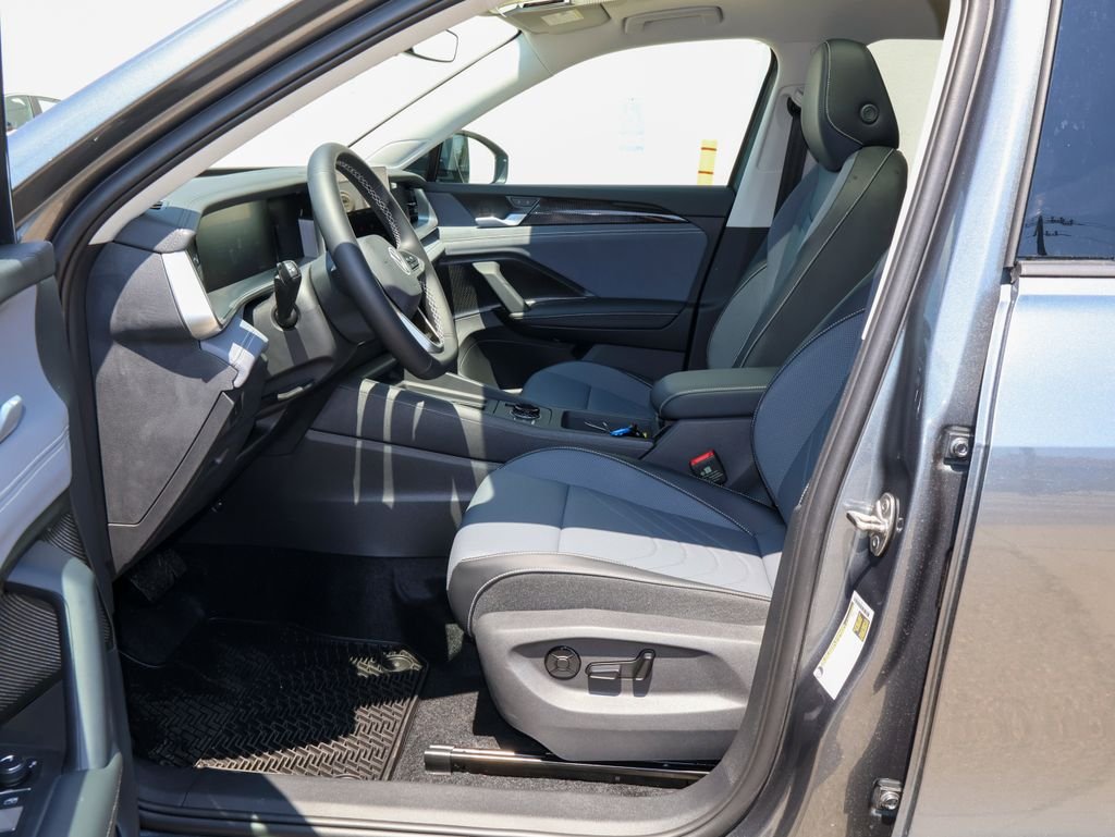 New 2026 Silver Volkswagen 2.0T SE image 12