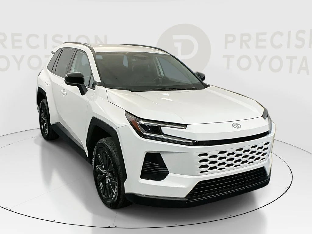 Used 2026 Ice Cap Toyota XLE Premium image 1