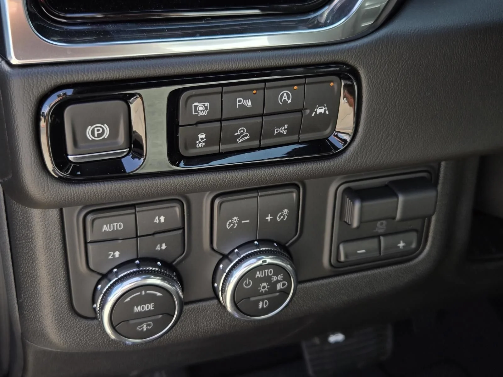 2026 GMC Yukon XL Denali - Photo 9