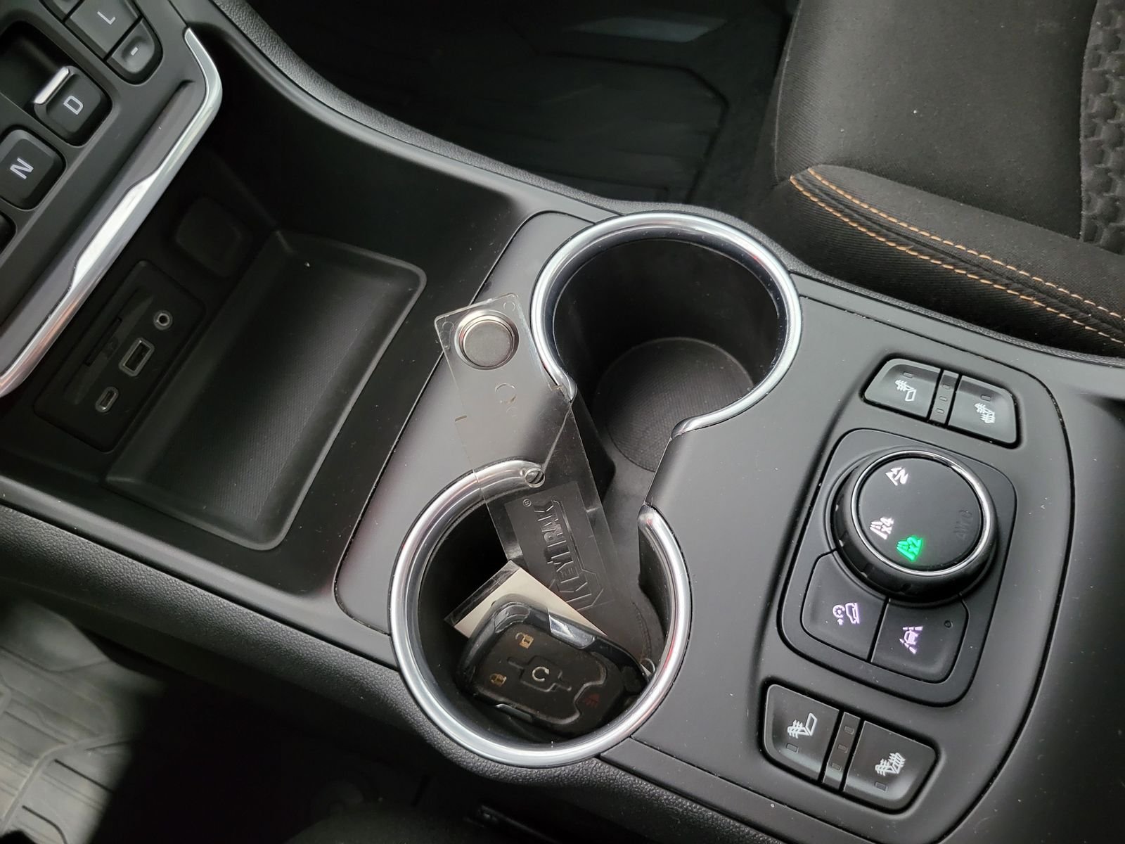 Used 2020 Black GMC SLE image 22