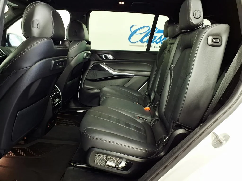 Used 2022 Mineral White M BMW xDrive40i image 8