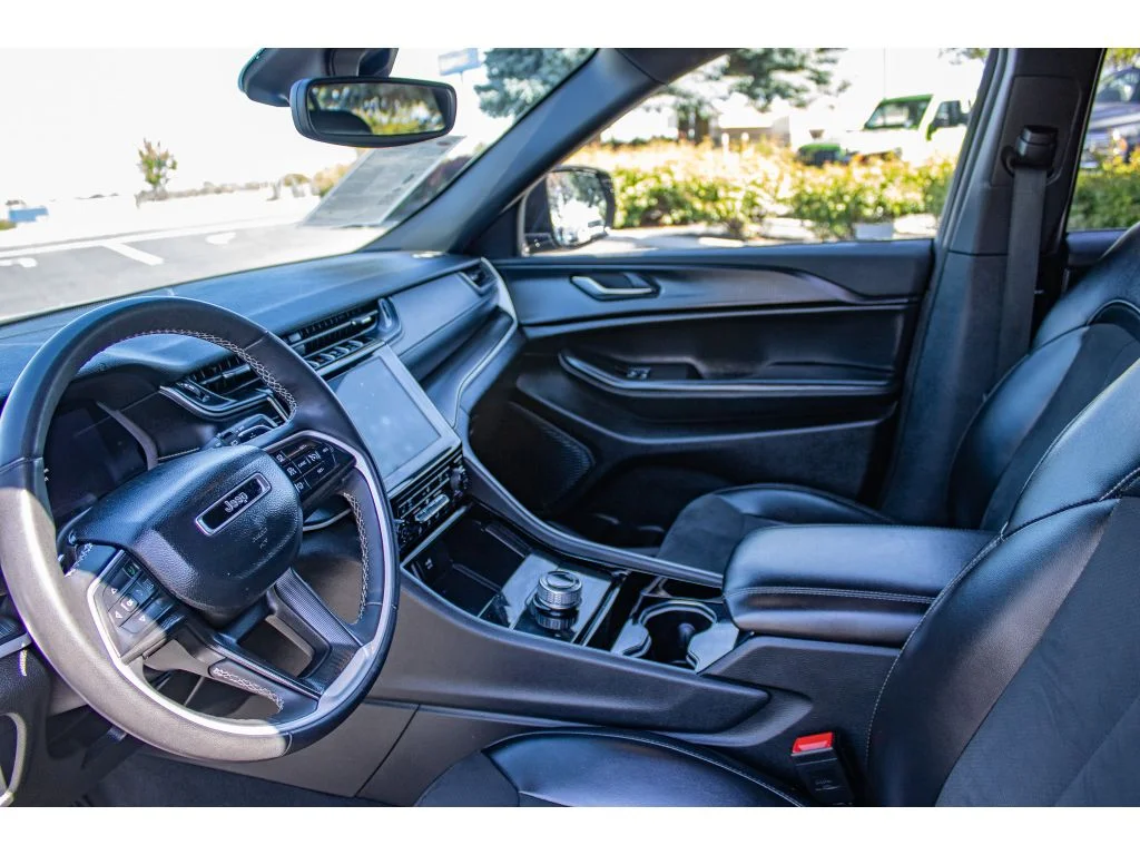 Used 2023 Baltic Gray Metallic Clearcoat Jeep Altitude image 33