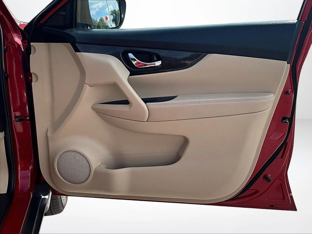Used 2017 Red Nissan SL image 21