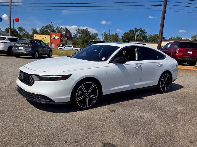 Used 2025  Honda Sport image 3