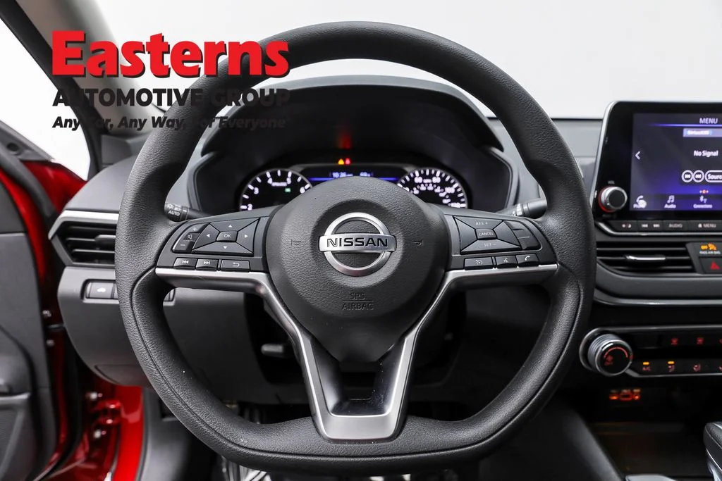 Used 2022 Red Nissan 2.5 SV image 10