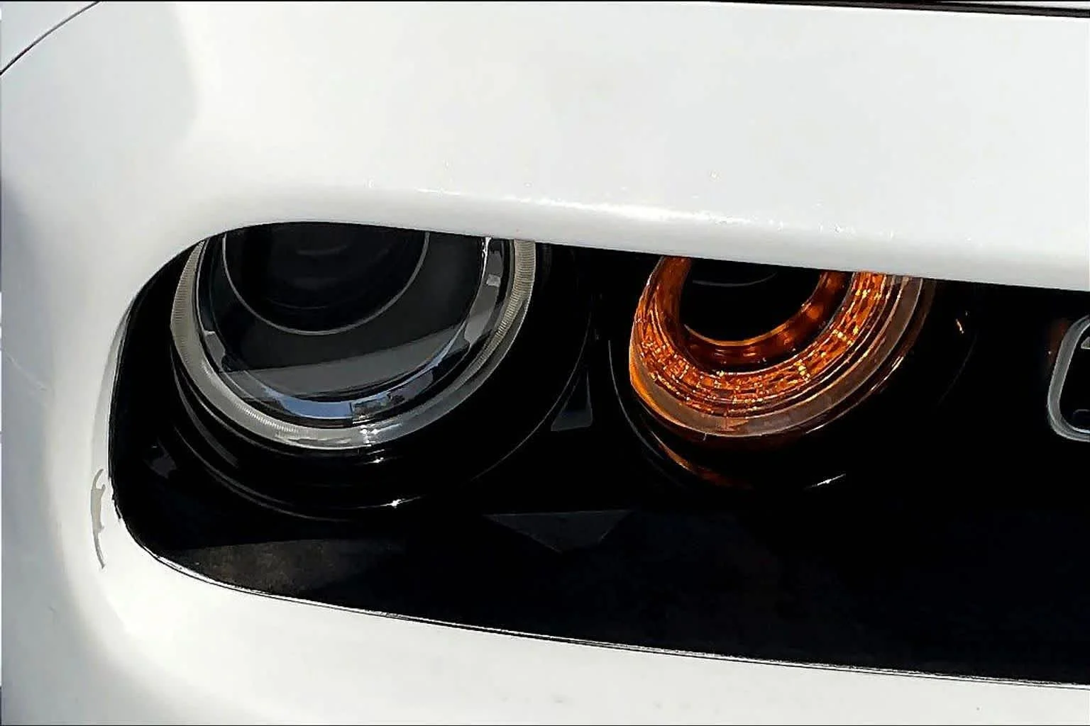 Used 2019 White Knuckle Clearcoat Dodge SXT image 27