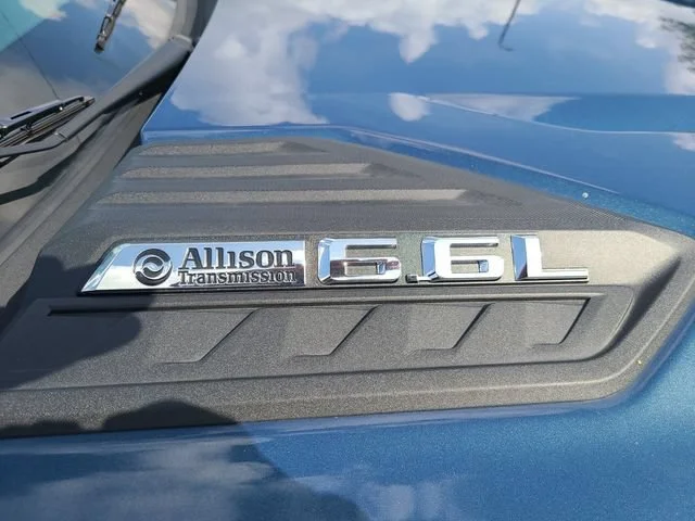 Used 2025 Lakeshore Blue Metallic Chevrolet LT image 30