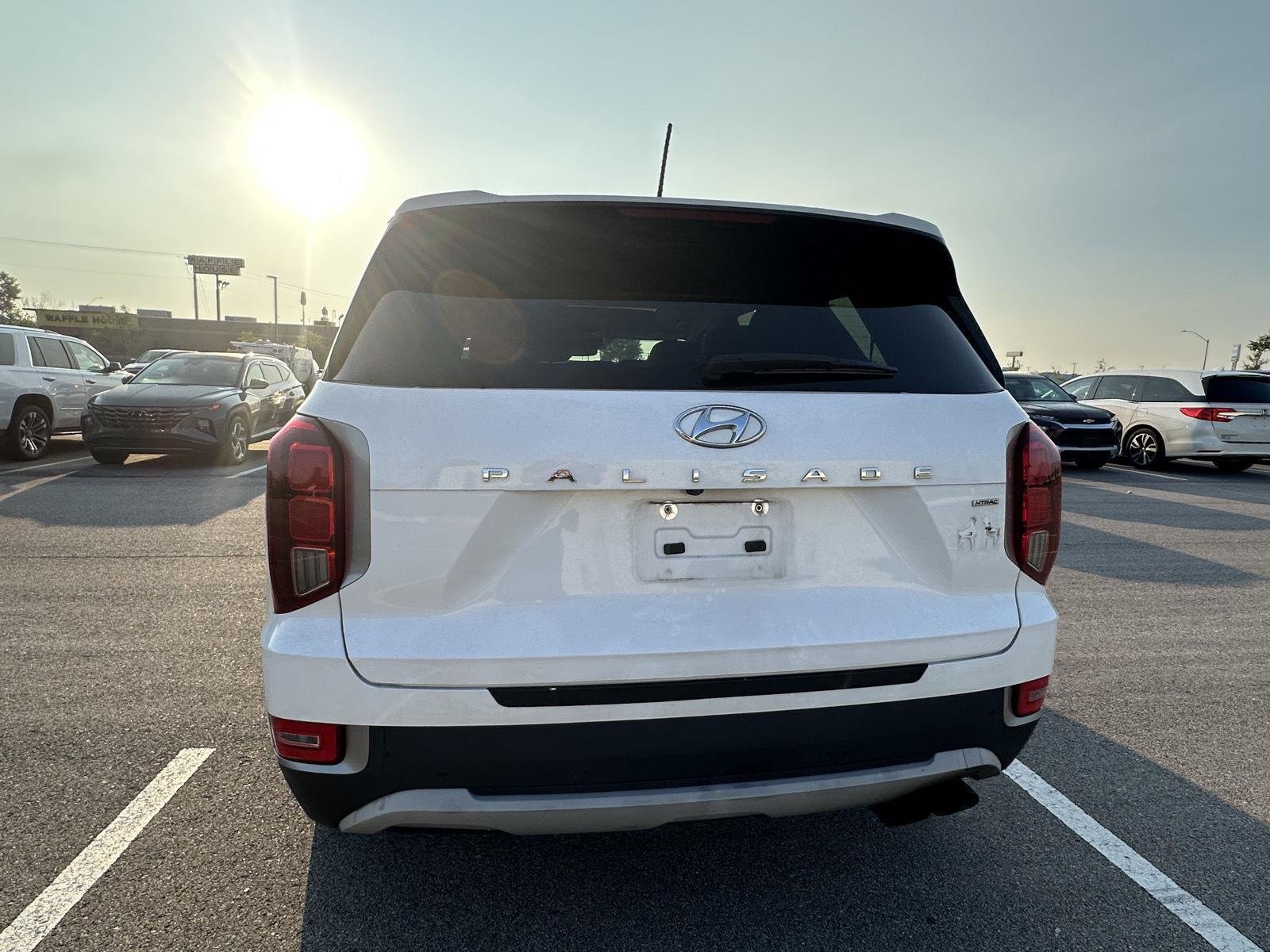 Used 2020 Hyper White Hyundai SEL image 3