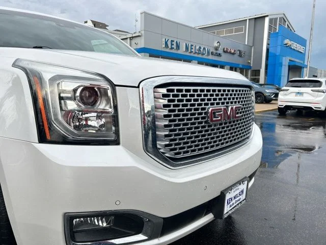 Used 2017 White Frost GMC Denali image 4