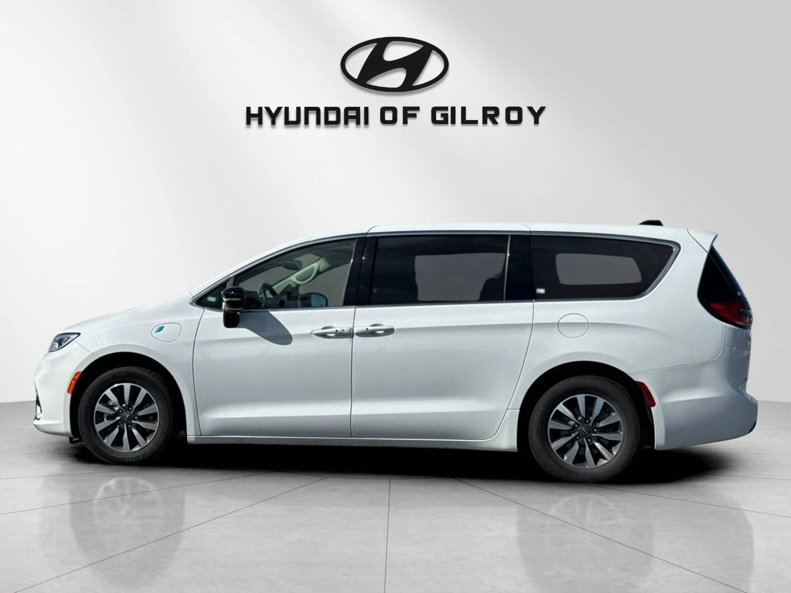 Used 2024 Chrysler Pacifica PHEV Select with VIN 2C4RC1S70RR121953 for sale in Gilroy, CA