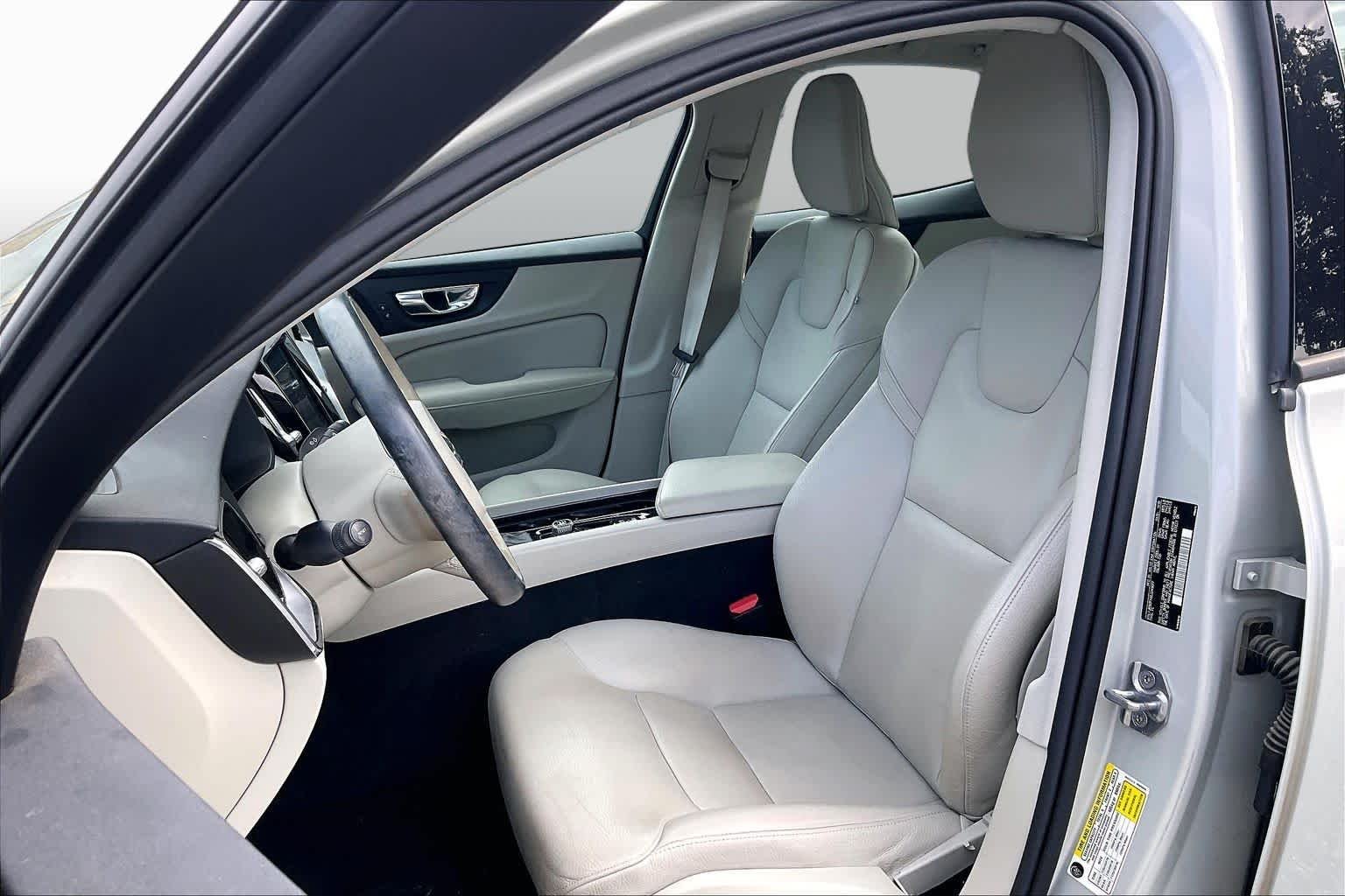 Pre-Owned 2020 Volvo S60 Momentum