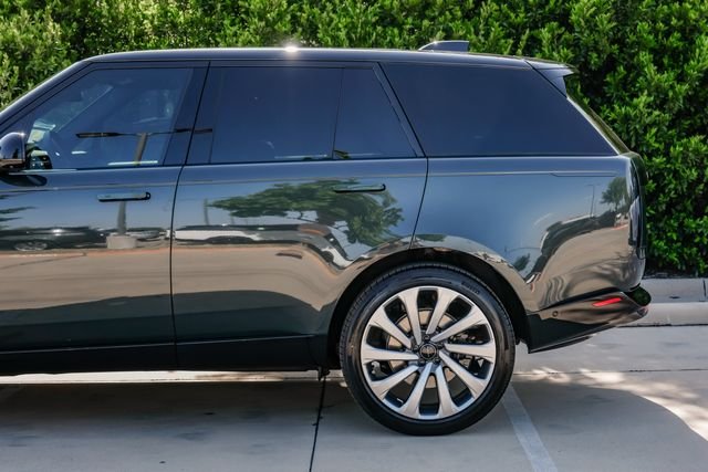 New 2026 Belgravia Green Land Rover SE image 14