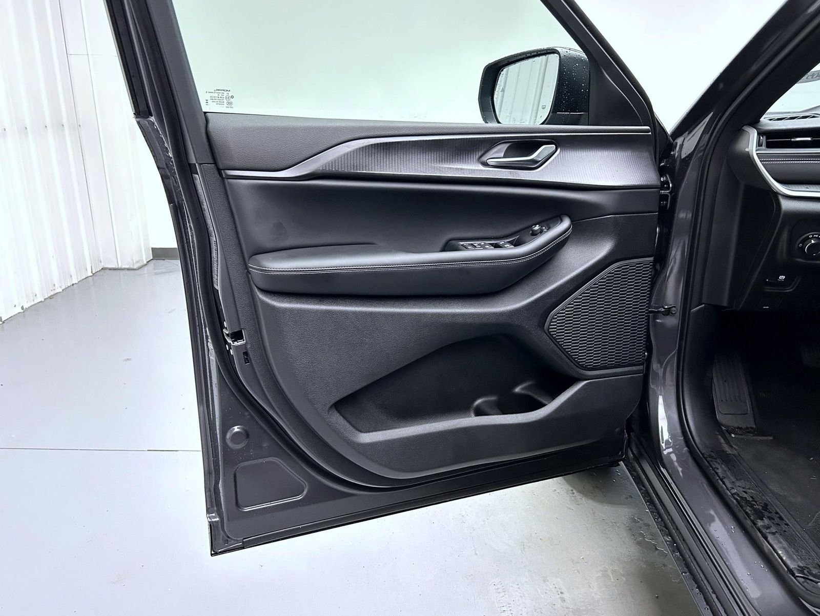 New 2026 Baltic Gray Metallic Clear-Coat Exterior Paint Jeep Laredo image 9