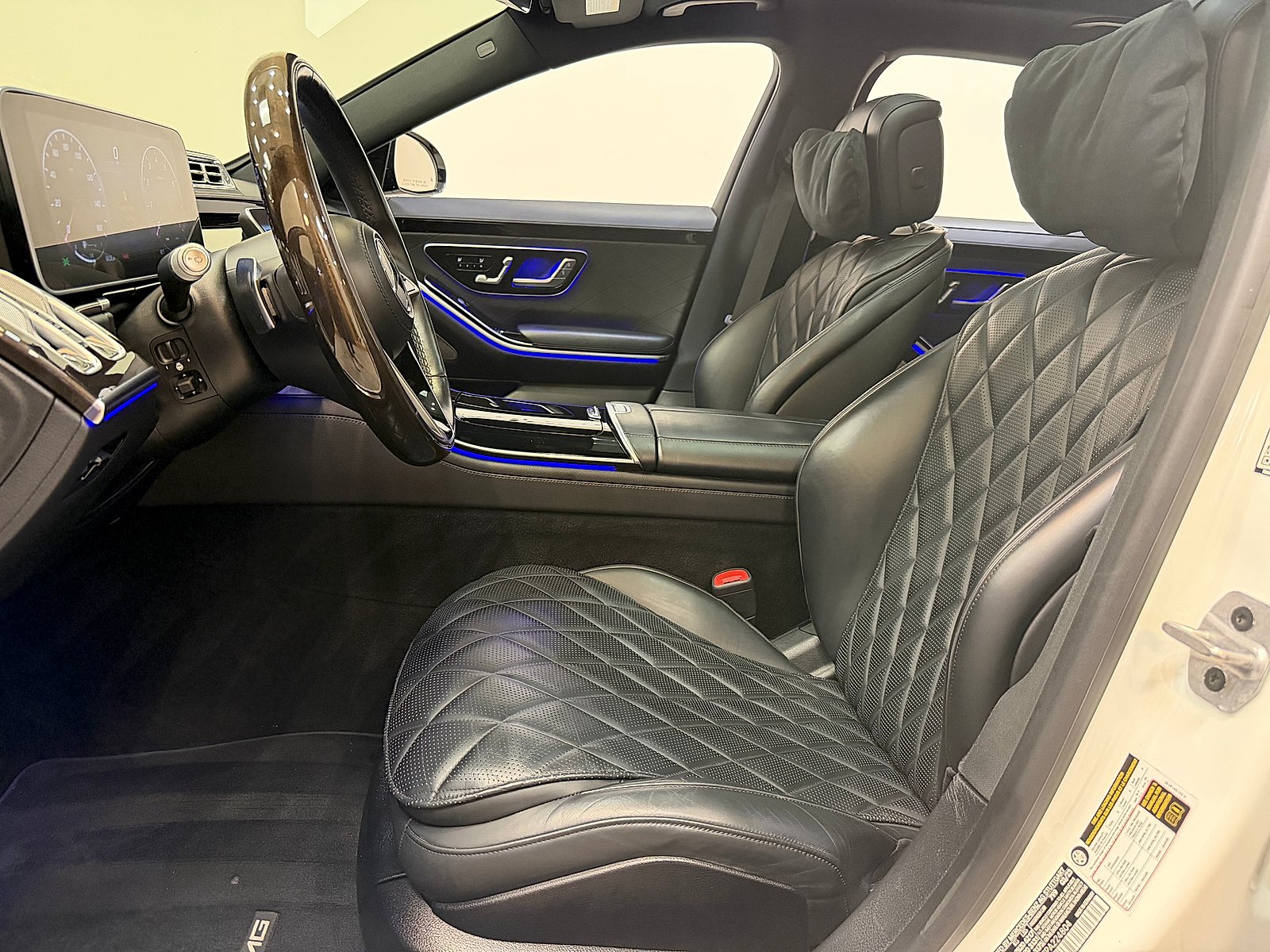 Certified Used 2023 MANUFAKTUR Diamond White Mercedes-Benz 4MATIC® image 11