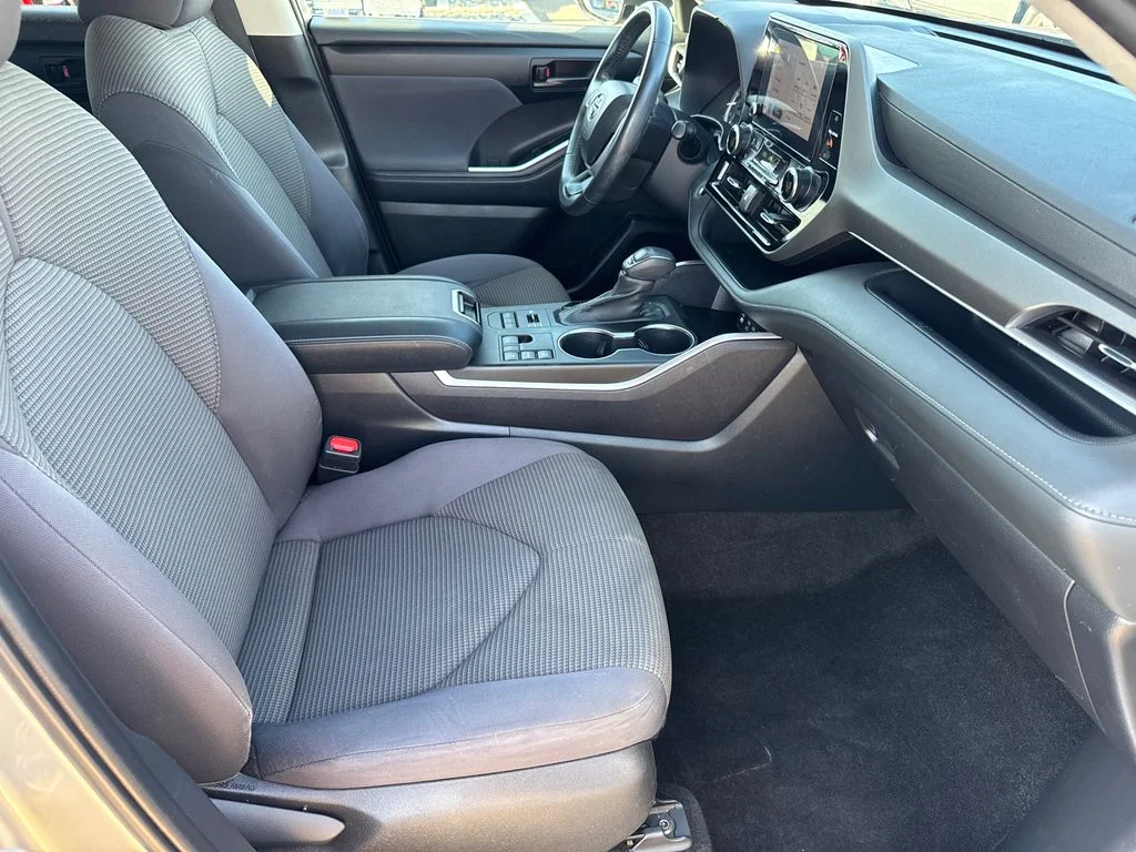 Used 2023 Silver Toyota LE image 15