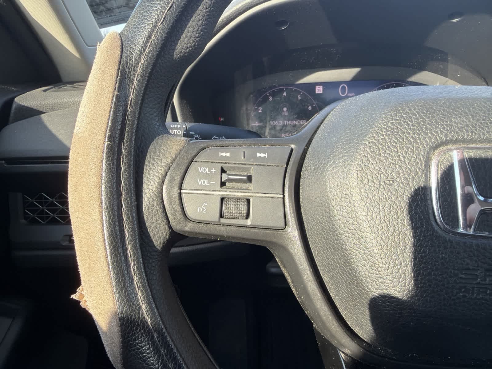 Used 2024 Platinum White Pearl Honda LX image 17