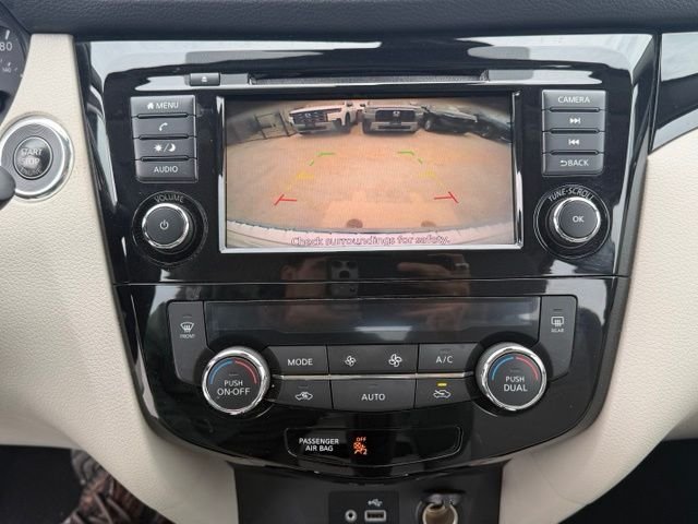 Used 2019 White Nissan SV image 28