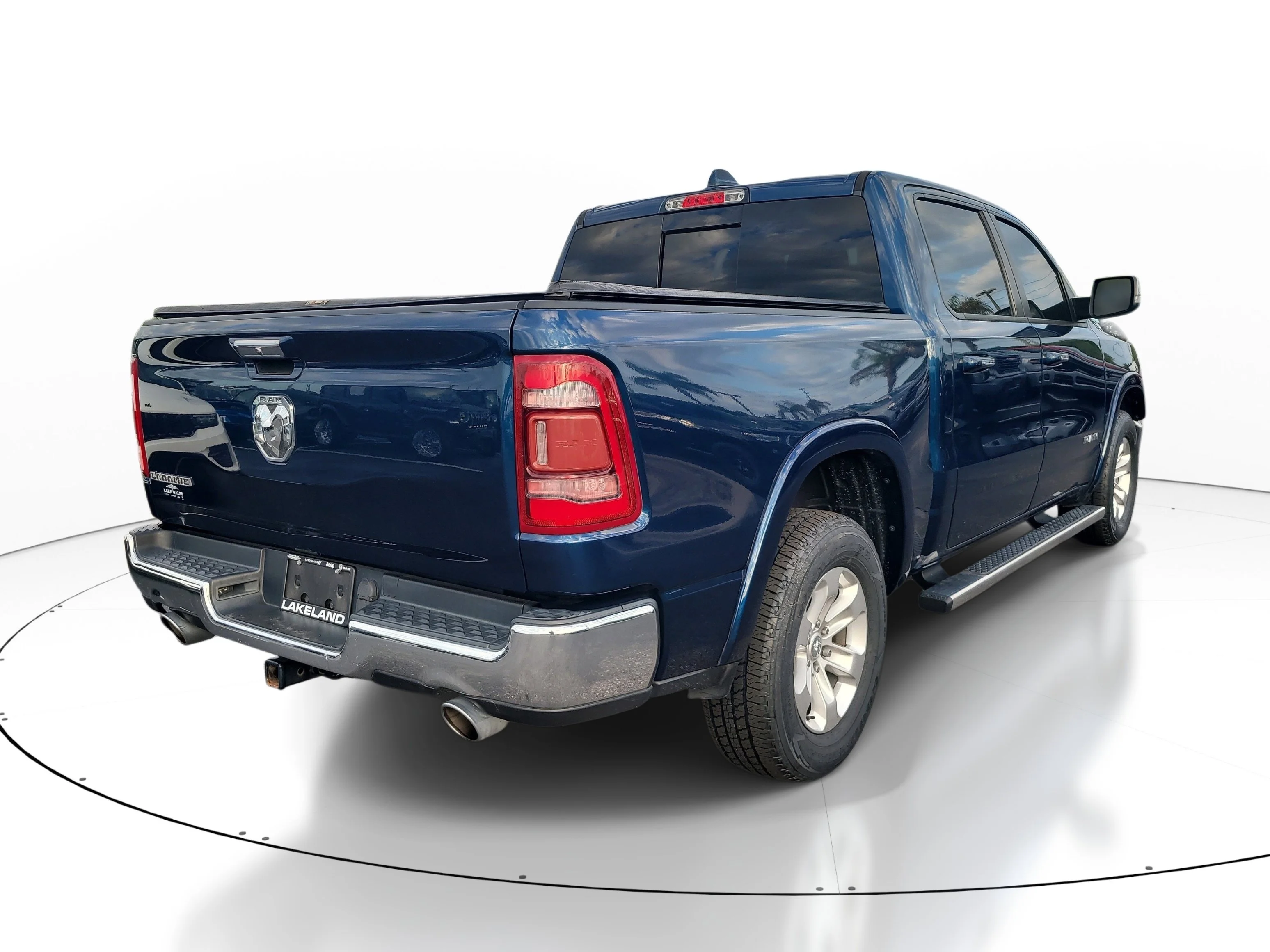 Used 2022 Patriot Blue Pearlcoat Ram Laramie image 4