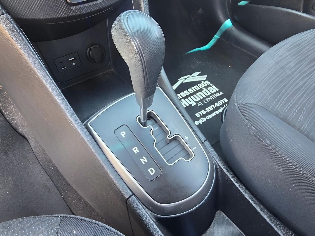 Used 2017 Pacific Blue Pearl Hyundai SE image 22