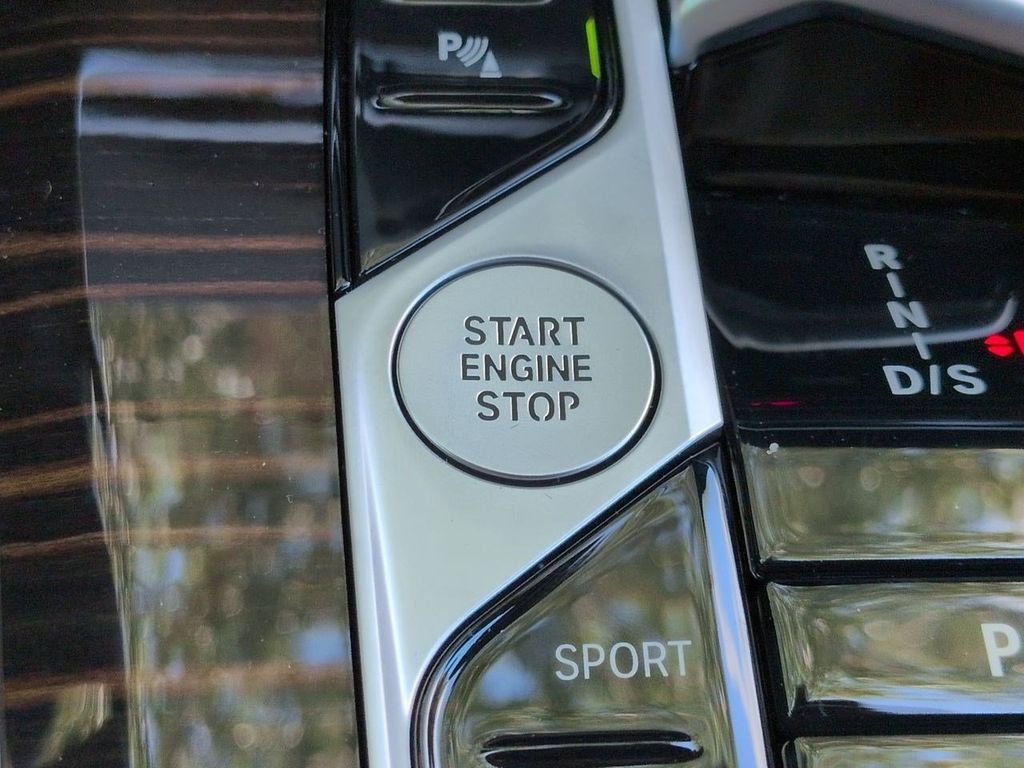 New 2026 Manhattan Green Metallic BMW xDrive40i image 29