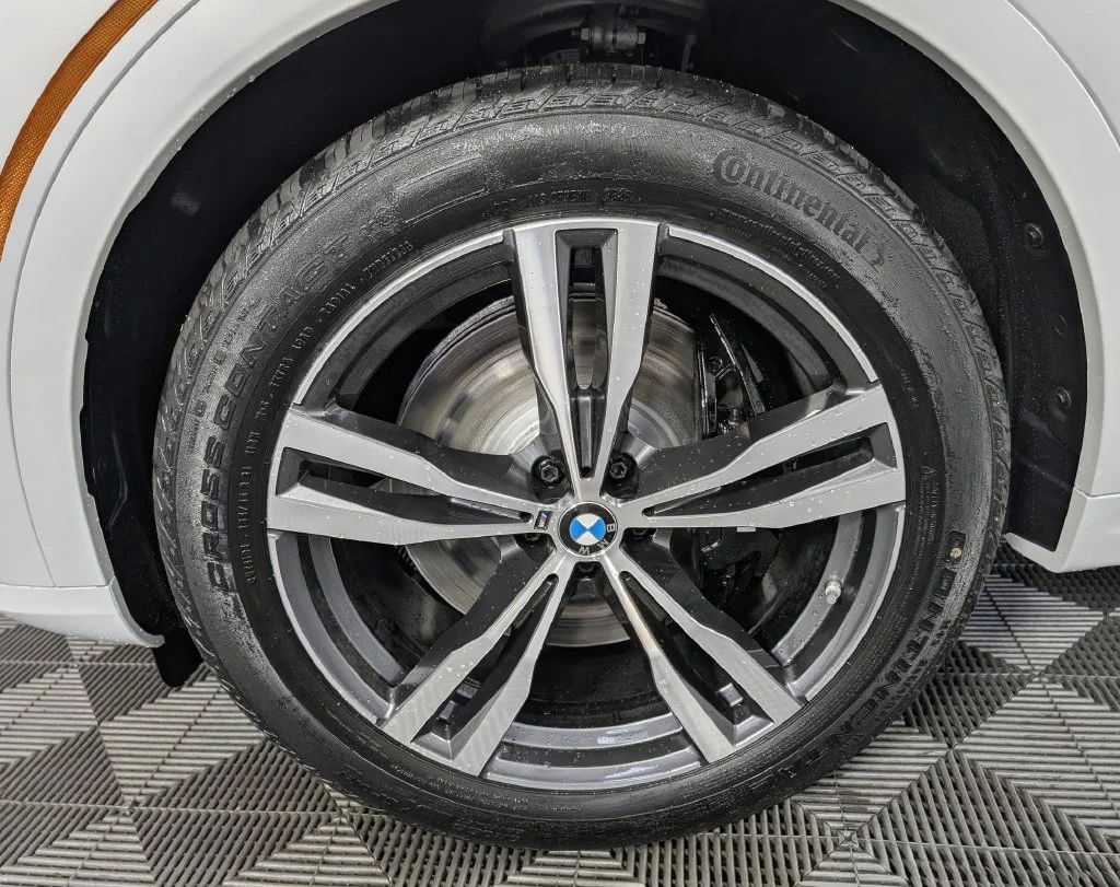 New 2027 White BMW xDrive40i image 10