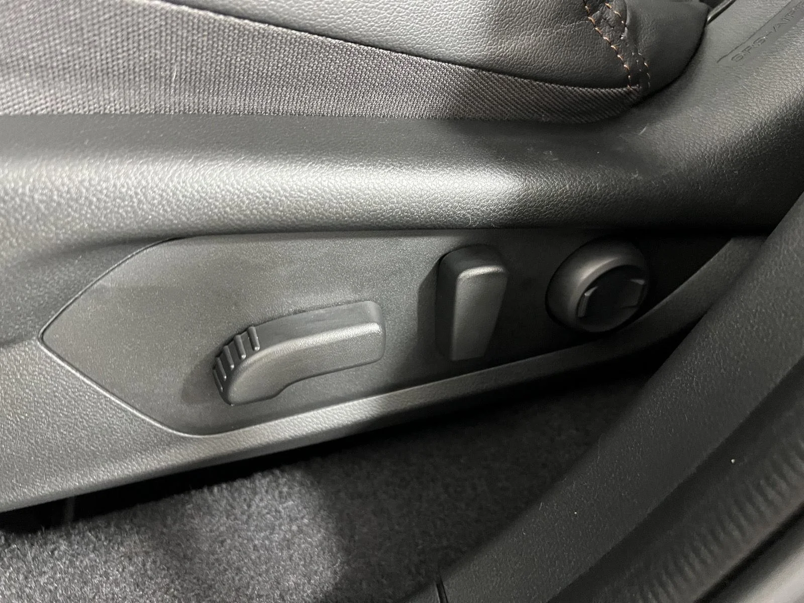 Used 2025 River Rock Pearl Subaru Touring image 7