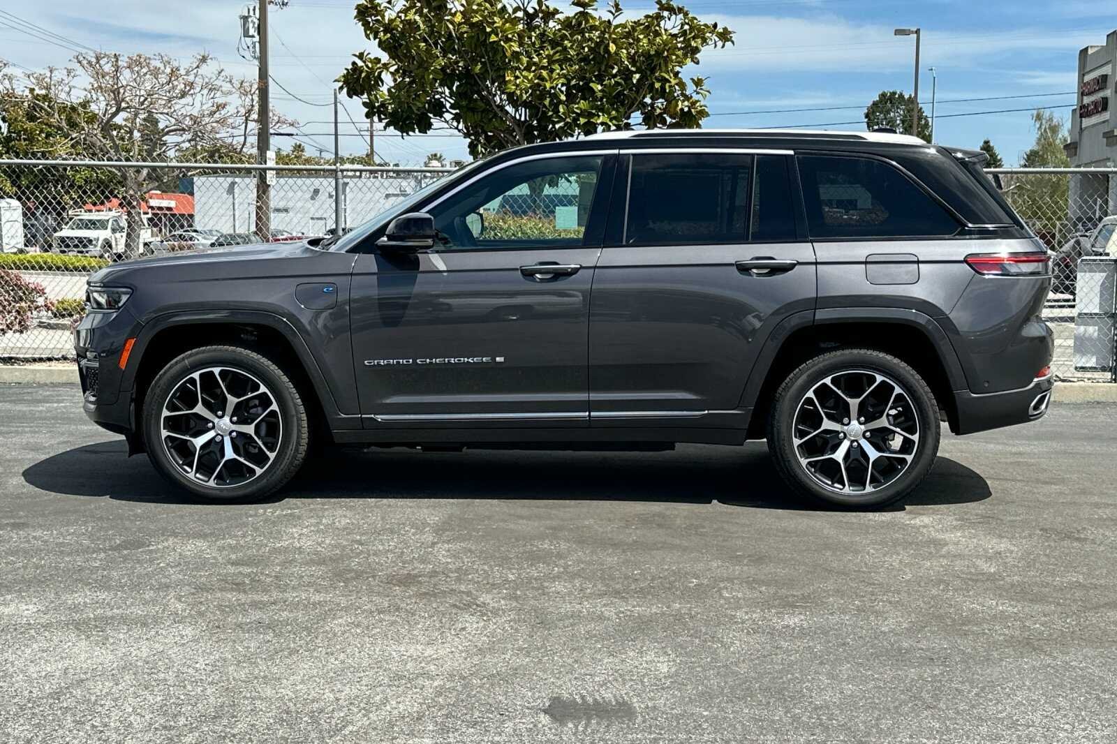 New 2022 Baltic Gray Metallic Clearcoat Jeep Summit image 7
