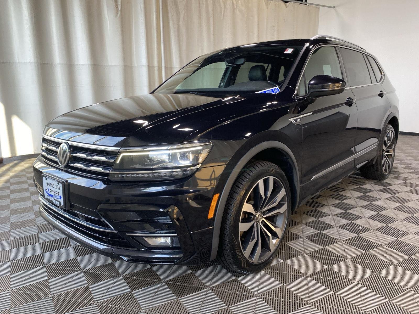 Used 2020 Deep Black Pearl Volkswagen SEL Premium R-Line image 7