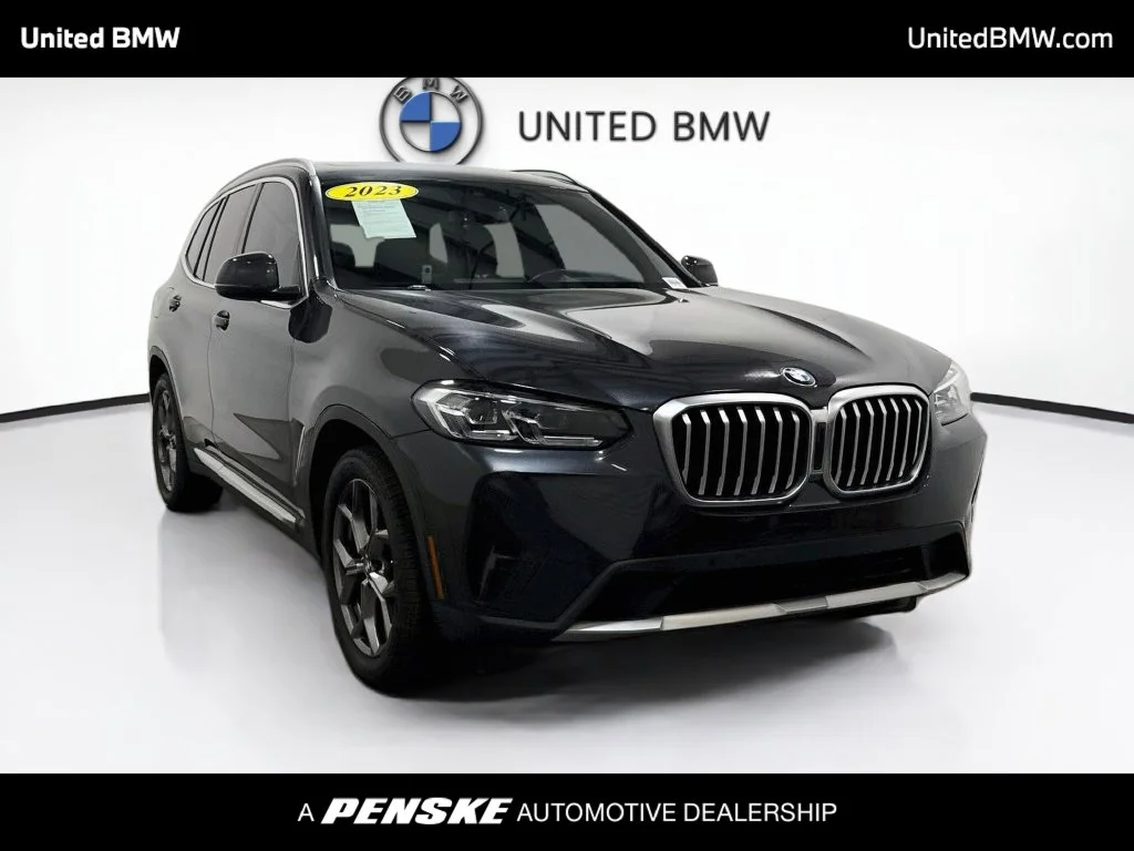 Used 2023 Dark Graphite BMW sDrive30i image 3